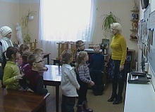 Экскурсия детей с ограниченными возможностями д.с. "Светлячок" по зданию детской художественной школы ул. Щербакова д.4 29.11.2015